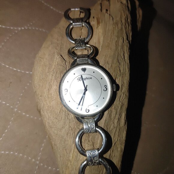 Brighton Watch York Womens Silver-Tone Link Bracelet With White Dial Heart - Picture 3 of 10